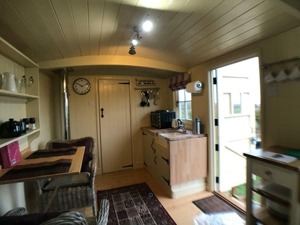 The Hawthorn Shepherds Hut 아이머스 외부 사진