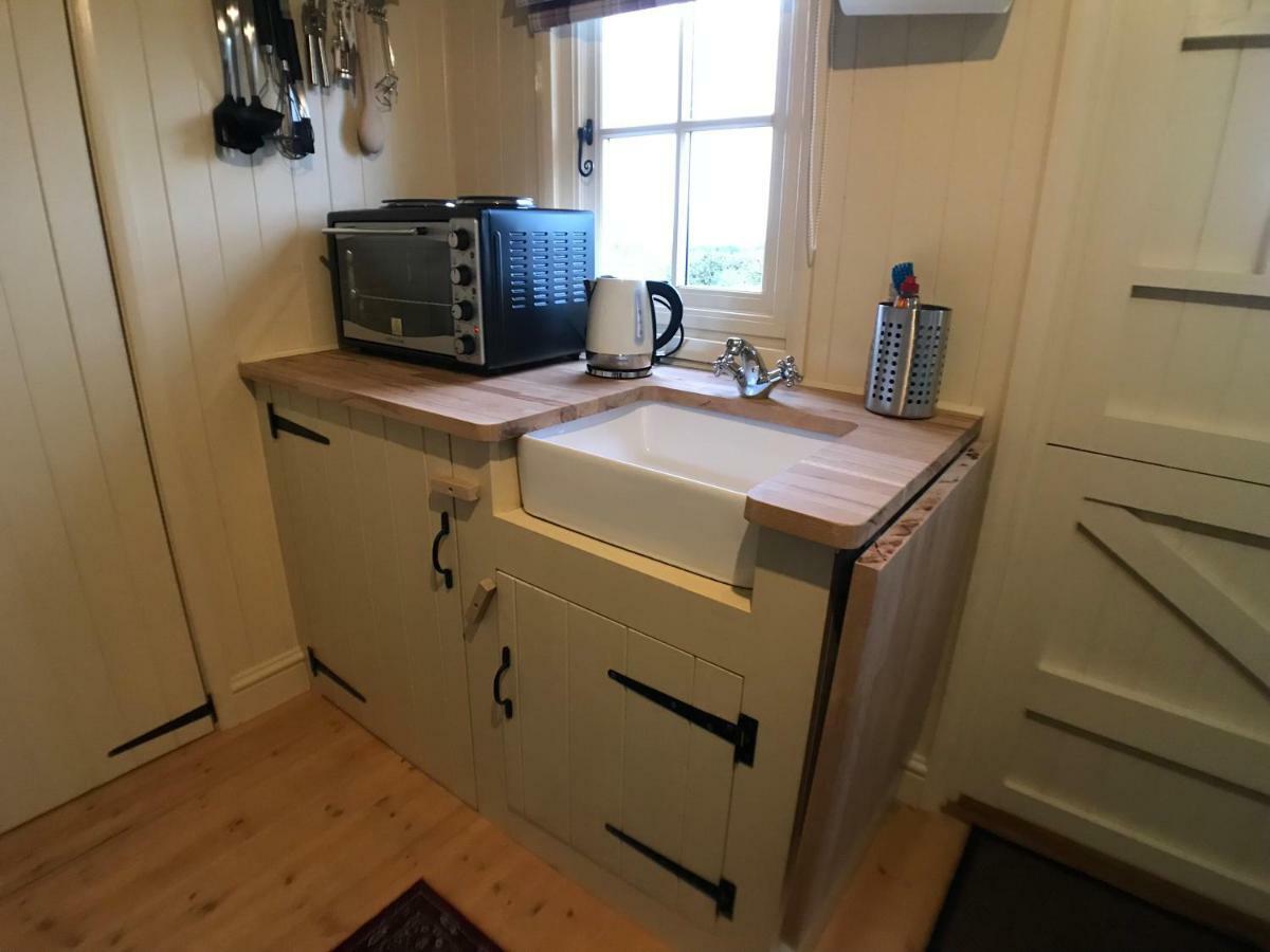 The Hawthorn Shepherds Hut 아이머스 외부 사진