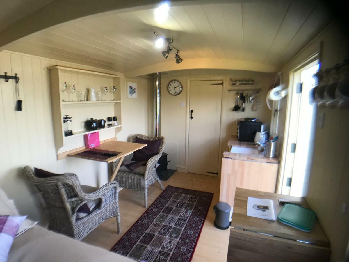 The Hawthorn Shepherds Hut 아이머스 외부 사진